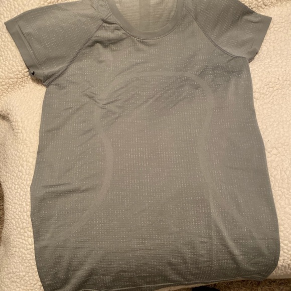 NWOT Lulu Swiftly Tech Top Size 8 - Picture 3 of 3
